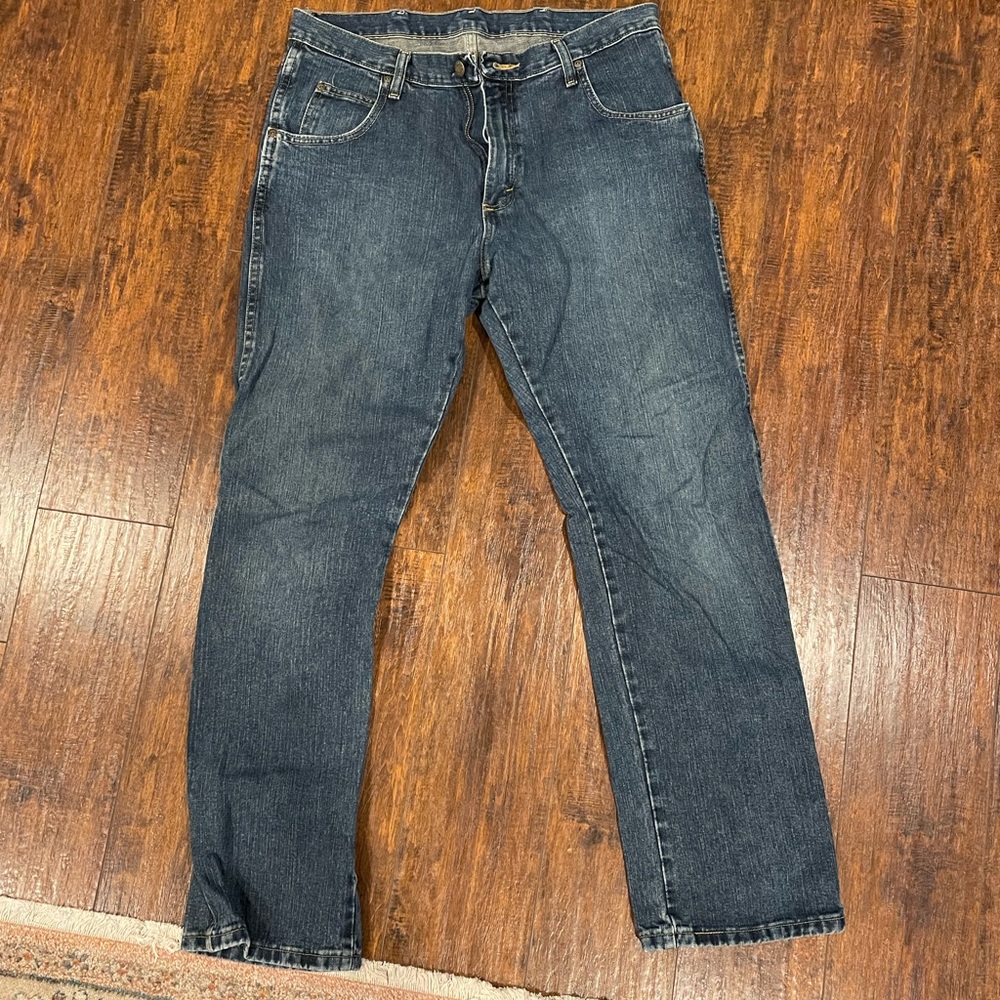 rugged fit wrangler 34x32 bootcut jeans